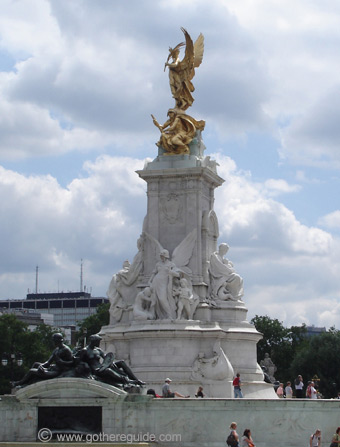 Queen Victoria Monument Buckingham Palace London